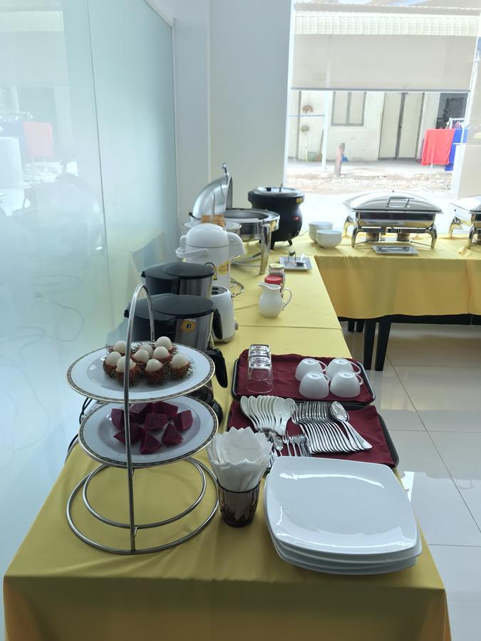 Apple Hotel Two - Near Phnom Penh Airport Екстериор снимка