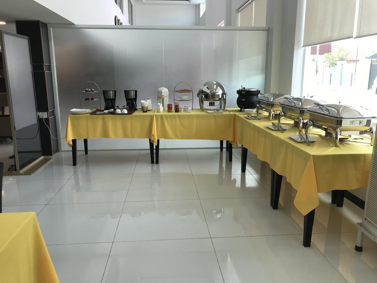 Apple Hotel Two - Near Phnom Penh Airport Екстериор снимка